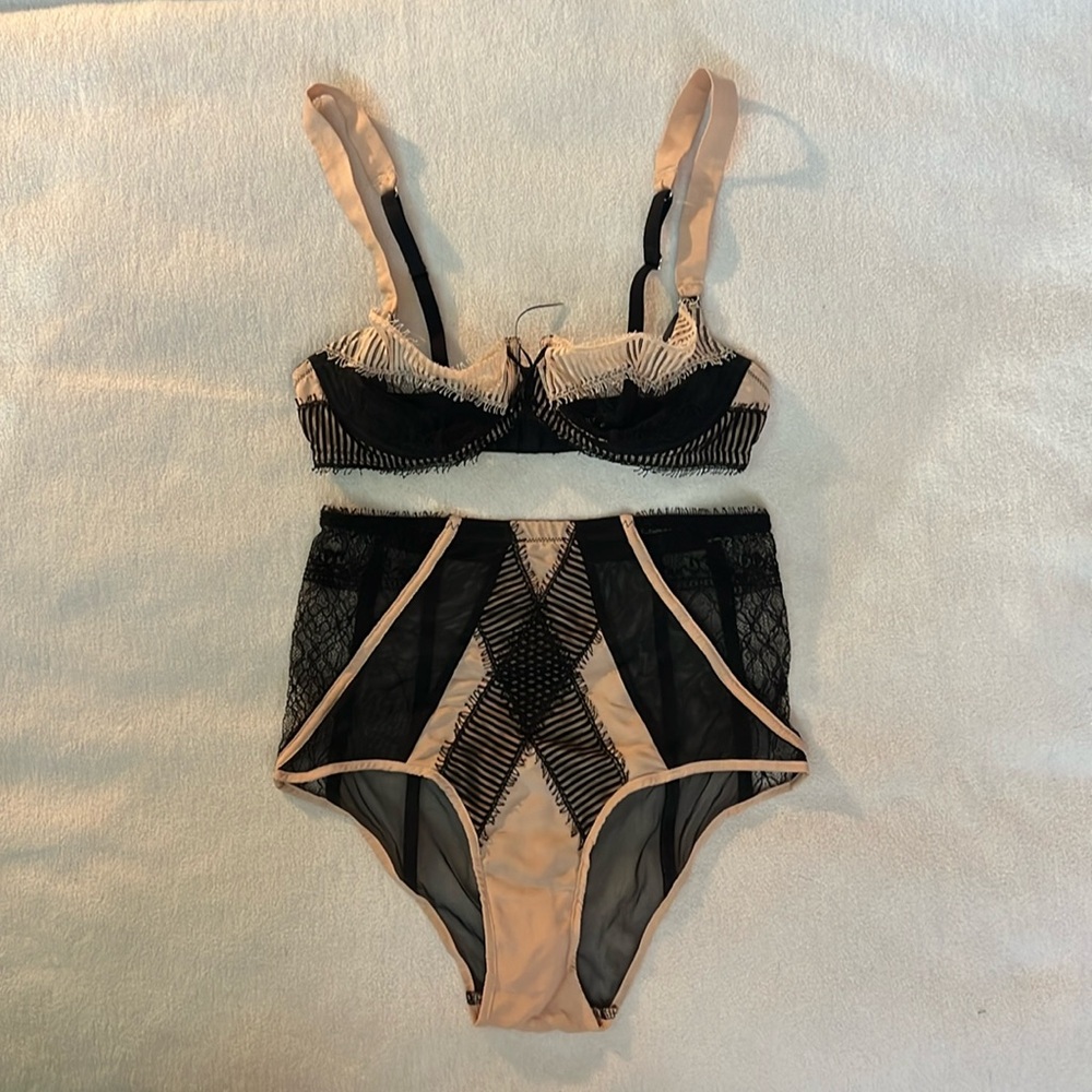NWOT Valery luxury bra and panty set size small